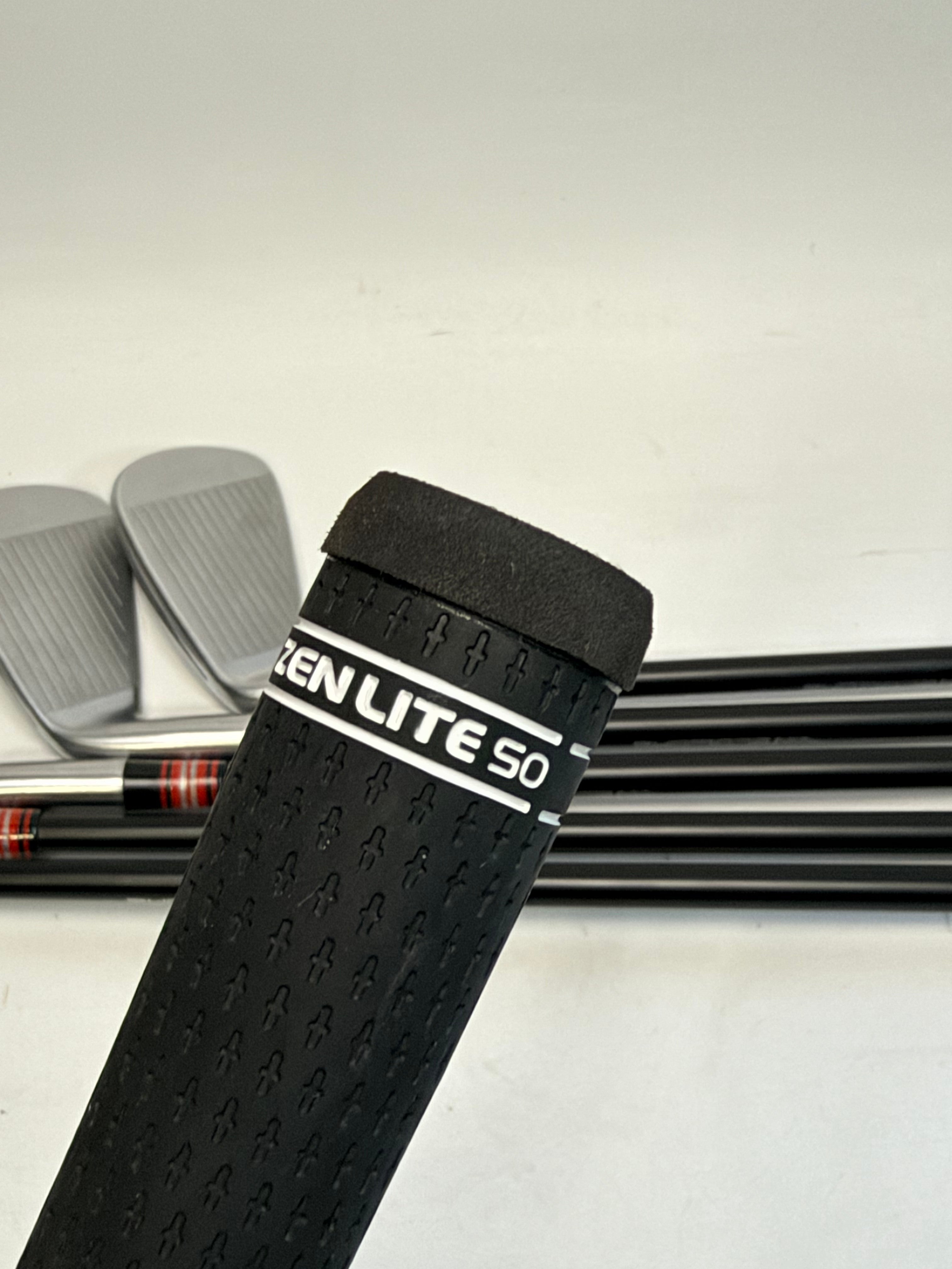 TaylorMade P770 Iron Set 5-PW RH Fujikura AXIOM 105 X VeloCore Graphite