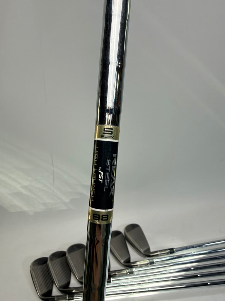 TaylorMade M2 Iron Set 4-PW RH REAX 88 Stiff Winn Midsize