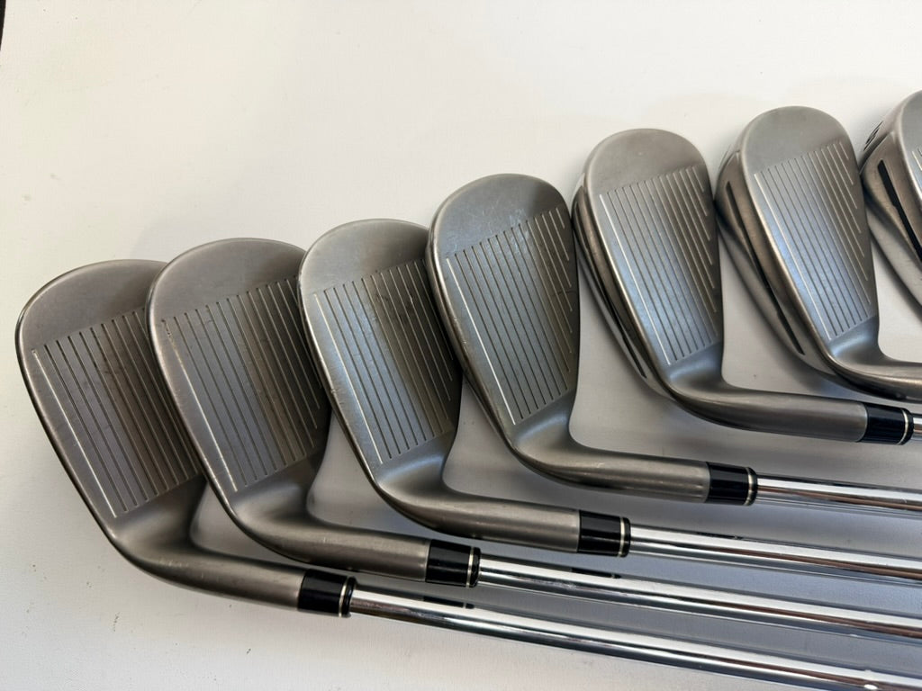 TaylorMade AeroBurner Irons 4-PW AW RH REAX 88 Steel Stiff