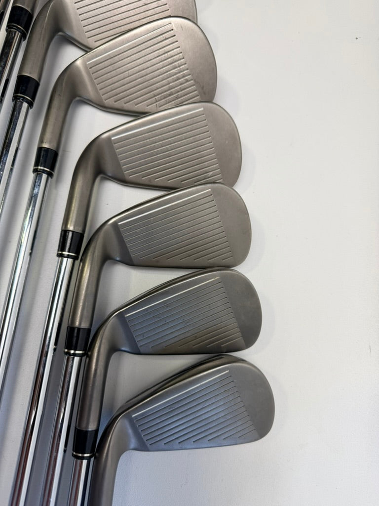 TaylorMade AeroBurner Irons 4-PW AW RH REAX 88 Steel Stiff