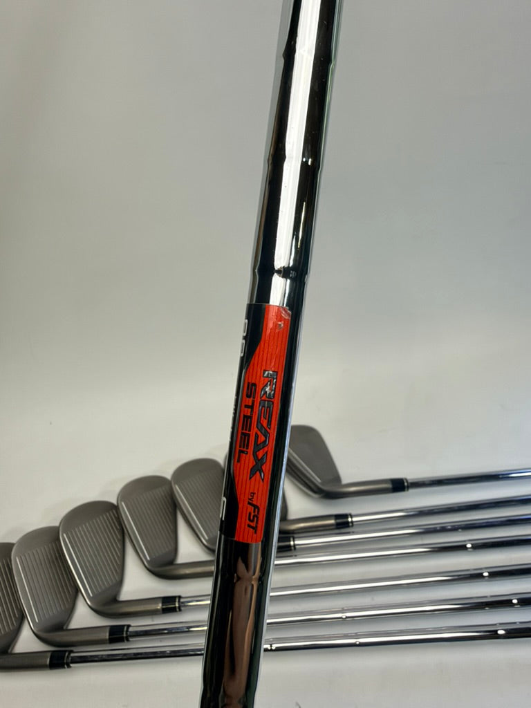 TaylorMade AeroBurner Irons 4-PW AW RH REAX 88 Steel Stiff