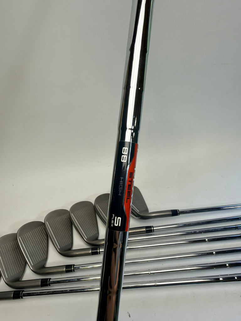 TaylorMade AeroBurner Irons 4-PW AW RH REAX 88 Steel Stiff